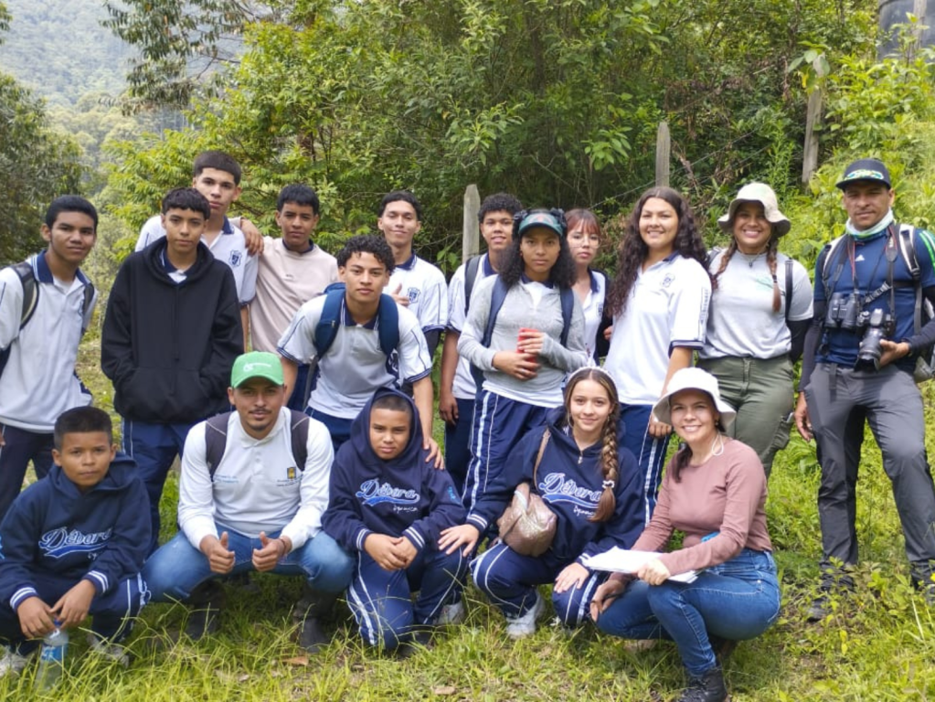 Revitalización de la Reserva Natural El Pelao: Siembra de Plantas Polinizadoras